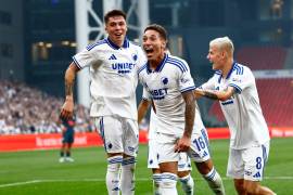 La plantilla del FC Copenhague celebró su pase al Playoff de la UEFA Champions League tras el 5-0 global.