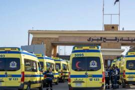 Según funcionarios egipcios, estaba previsto que unas 150 personas abandonaran el territorio el lunes y 50 entraran, más de 20 meses después de que las fuerzas israelíes cerraran el cruce.