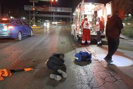 Elementos de Tránsito Municipal resguardaron la zona para evitar otro accidente durante las maniobras de auxilio.
