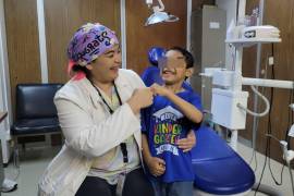 El estomatólogo es el profesional formado para atender de manera integral la salud de la cavidad oral, incluyendo dientes, encías y tejidos blandos.