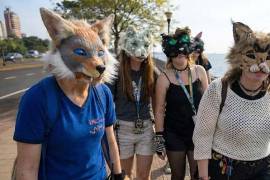 Actividad. Jóvenes que se identifican como therians suelen reunirse en espacios abiertos para realizar dinámicas grupales y expresiones simbólicas.