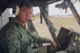 Maxim Kuzmínov desertó mientras pilotaba un helicóptero y cruzó la frontera de Ucrania para dirigirse a la base militar de Járkov, en la región fronteriza con Rusia. Sus compañeros cayeron abatidos al tratar de huir