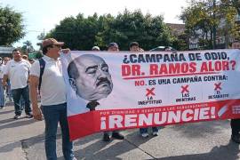 Protesta en Xalapa, Veracruz, por falta de insumos y mal gasto público en servicios médicos