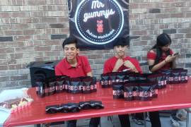 Jóvenes emprendedores exhibieron sus productos y servicios durante la Expo Emprendedor en Piedras Negras.