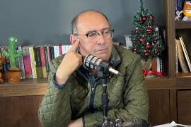 Rubén Moreira Valdez, diputado federal por Coahuila, durante la emisión de su programa “Con peras, manzanas y naranjas”, donde calificó la reforma electoral de Morena como un engaño y un riesgo para la democracia.