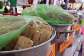 Tamales de pollo, puerco, rajas y dulces, acompañados de atoles tradicionales, son parte de la oferta gastronómica que celebra las raíces norteñas.