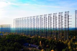 Megaestructura ‘El Pájaro Carpintero’, Ucrania. “En 1976, cientos de radioaficionados de todos los puntos de Europa comenzaron a escuchar en sus receptores de onda corta una serie de golpes marcados’”.