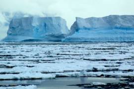 Gigantesco iceberg se desprende de la Antártida: Todo empezó con una grieta de 200 km