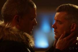 Wentworth Miller y Russell Tovey tienen beso de super héroe gay en Flash (+Video)