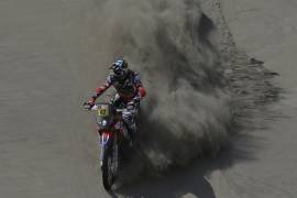 El argentino Benavides es líder del Dakar en motos
