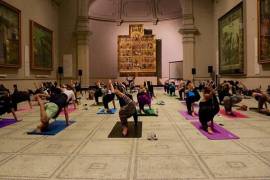 Meditando con Monet; el yoga llega a los museos en Alemania