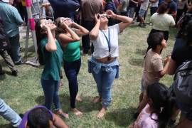 Centros de Observación Segura distribuidos en todo el estado de Coahuila registran 120 mil visitantes durante el eclipse solar, con saldo blanco en términos de seguridad, según reporte de la Secretaría de Salud.