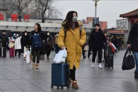 China confina a 9 millones de habitantes por brote de COVID-19