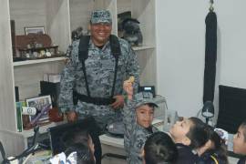 El pequeño cumplió su sueño de ser un elemento de la Guardia Nacional.