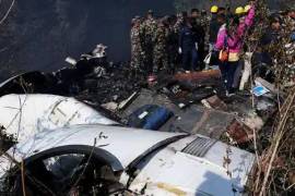 El nave, un ATR 72 de la compañía Yeti Airlines procedente de Katmandú, se estrelló poco antes de las once de la mañana hora local cerca de Pokhara, donde debía aterrizar