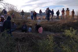 Ejidatarios tuvieron un conflicto con personal de Casa Madero, al intentar limpiar la acequia.