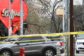 De acuerdo con fuentes consultadas por la cadena NBC, las autoridades aún no han determinado si se trata de un individuo con problemas mentales o un acto de terrorismo.