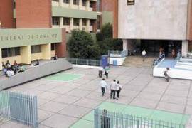 A pesar de los esfuerzos del personal médico por salvarle la vida, el joven no logró superar el traumatismo craneoencefálico severo que sufrió durante el accidente.