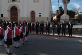 Una ceremonia cívica se llevó a cabo como parte de los festejos del 427 aniversario de Parras de la Fuente.