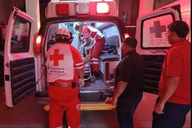 Una pareja originaria de Monterrey resultó lesionada luego de que el vehículo en el que viajaba volcara sobre la carretera Saltillo-Torreón, movilizando a cuerpos de emergencia y autoridades.