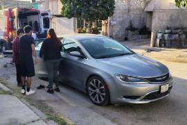 El primer bebé nació en el interior de un vehículo particular, mientras la madre era auxiliada por sus familiares en medio de momentos de tensión.