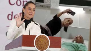 Claudia Sheinbaum explicó que la polémica fotografía con un lesionado del Tren Interoceánico fue tomada a petición del propio paciente y afirmó que no difundió imágenes de hospitalizados en sus redes oficiales