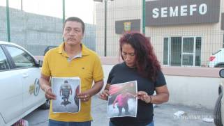 La madre de Ángel Gabriel exigió justicia por su muerte, pues asegura que elementos activos de una corporación policial lo privaron de la libertad.