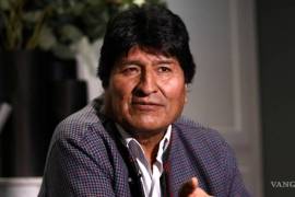 El expresidente de Bolivia, Evo Morales, denunció este domingo que el vehículo que lo trasladaba hacia la emisora en la que habitualmente conduce su programa de fin de semana recibió 14 disparos.