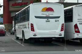 El alcalde Javier Díaz González propone medidas para mejorar la movilidad en Saltillo, priorizando restricciones viales y sanciones para el transporte de personal.