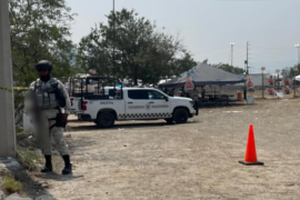 Peritos de la Fiscalía General de Justicia de Nuevo León inspeccionaron el accidente en donde ocurrieron los sucesos/FOTO: ARACELY CHANTAKA