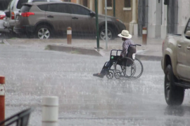 En la capital sonorense, las primeras lluvias ocasionaron inundaciones en casas, caída de árboles y arrastre de vehículos