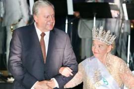 María Trinidad Mata Duarte fue coronada por el alcalde José María Fraustro Siller y su esposa Beatriz Dávila de Fraustro durante el evento en Canacintra.