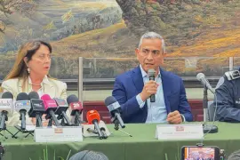 La gobernadora Margarita González Saravia (I), el fiscal de Justicia Fernando Blumenkron (C) y el secretario de Seguridad y Protección Ciudadana, José Luis Bucio (D).