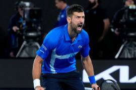 Novak Djokovic venció a Carlos Alcaraz y está más cerca de alzar su Grand Slam número, en camino a ser el mejor tenista de todos los tiempos.