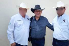 El líder de la Asociación Ganadera del municipio de San Ignacio, Ramón Alberto Velázquez Ontiveros fue encontrado asesinado a un costado de la carretera México-Nogales, en Sinaloa.