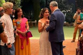 El exsubsecretario de Prevención y Promoción de la Salud, Hugo López-Gatell, celebró durante el fin de semana su casamiento con Rebeca Peralta Mariñelarena.