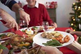 Especialistas del IMSS subrayan la importancia de elegir alimentos saludables y controlar las porciones.