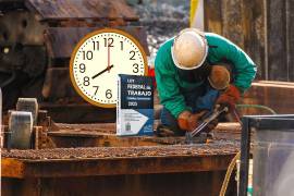 La jornada 24x24 es aquella donde los turnos laborales duran un día completo, seguido por otro día de descanso.