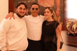 Jesús Ernesto López Gutiérrez, hijo menor de Andrés Manuel López Obrador, fue captado en la inauguración de un exclusivo restaurante en Ciudad de México.