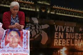 Se cumplen 10 años de la desaparición de los 43 normalistas de Ayotzinapa sin que dos administraciones puedan dar con su paradero, tanto la de Enrique Peña Nieto y Andrés Manuel López Obrador, por lo que hoy padres de los desaparecidos, normalistas y sociedad civil marcharon.