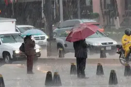 Para el domingo 14 de septiembre, desprendimientos nubosos de una zona de baja presión con probabilidad para desarrollo ciclónico al sur de la península de Baja California, así como el monzón mexicano.