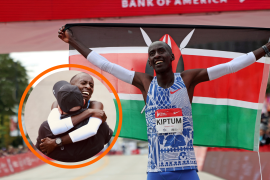 El atleta keniano se quedó con el primer lugar del Maratón en Chicago en un tiempo de 2:00:35 s, lo que le permitió quedarse con el nuevo récord mundial.