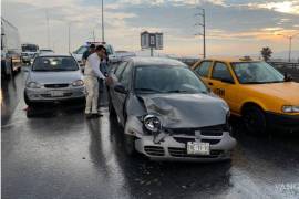 El piso mojado y la imprudencia de los conductores son algunas de las causas por las que los accidentes viales en Coahuila se incrementan de manera considerable.