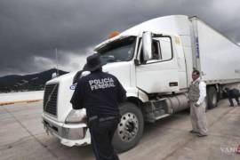 De los 70 robos a transportistas en carreteras de Nuevo León, 24 han sido perpetrados con violencia y 46 sin violencia.