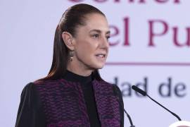 Sheinbaum aseguró que las conversaciones con Donald Trump se centran en seguridad y comercio, y rechazó que Estados Unidos haya exigido entregar a políticos presuntamente ligados al narcotráfico.