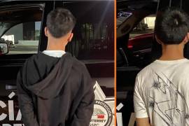 Cuando intentaban ingresar a una vivienda para presuntamente perpetrar un robo, dos adolescentes, de 14 y 17 años, fueron detenidos en posesión de un arma y 27 dosis de cocaína, en Monterrey.