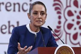 La presidenta Claudia Sheinbaum desmintió los rumores sobre la supuesta mudanza de Beatriz Gutiérrez Müller a España, asegurando que la escritora y académica continúa residiendo en México.