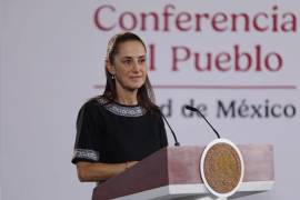 La presidenta anunció un proceso de digitalización y reducción de trámites en el IMSS para mejorar la atención médica y encontrar recursos que permitan elevar los salarios del personal.