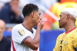 La actuación arbitral en el empate entre Inglaterra y Ghana provocó una fuerte controversia luego de que a Jude Bellingham le fuera perdonada la acción prohibida.