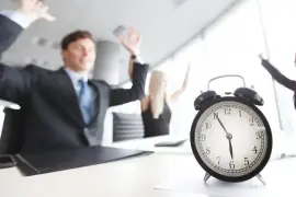 La presidenta de México, Claudia Sheinbaum, anunció el martes que se tiene prevista presentar la iniciativa para reducir la jornada laboral en México de 48 a 40 horas semanales en el mes de noviembre.